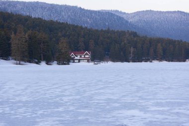 Abant-Gölcük güzel görünümü. İnanılmaz göl manzarası. Bolu Türkiye