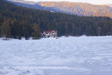 Abant-Gölcük güzel görünümü. İnanılmaz göl manzarası. Bolu Türkiye