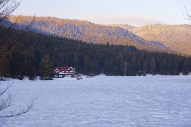 Abant-Gölcük güzel görünümü. İnanılmaz göl manzarası. Bolu Türkiye