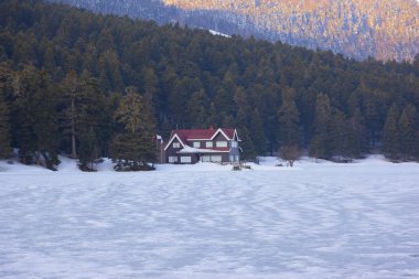 Abant-Gölcük güzel görünümü. İnanılmaz göl manzarası. Bolu Türkiye