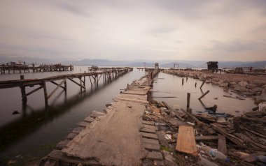 Sekapark, İzmit, Kocaeli. Deniz kıyısındaki güzel doğal park. Türkiye 'de gün batımı deniz manzarası.