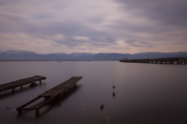 Sekapark, İzmit, Kocaeli. Deniz kıyısındaki güzel doğal park. Türkiye 'de gün batımı deniz manzarası.