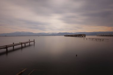 Sekapark, İzmit, Kocaeli. Deniz kıyısındaki güzel doğal park. Türkiye 'de gün batımı deniz manzarası.