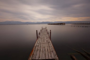Sekapark, İzmit, Kocaeli. Deniz kıyısındaki güzel doğal park. Türkiye 'de gün batımı deniz manzarası.