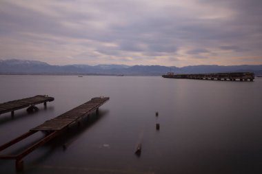 Sekapark, İzmit, Kocaeli. Deniz kıyısındaki güzel doğal park. Türkiye 'de gün batımı deniz manzarası.