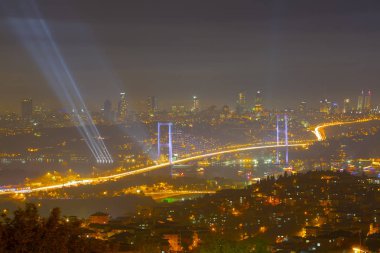 Türkiye Cumhuriyeti Günü kutlamaları sırasında İstanbul Boğazı üzerinde havai fişekler