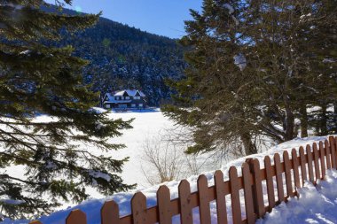 Abant Gölü kış aylarında göl evi. Abant, Bolu - Türkiye