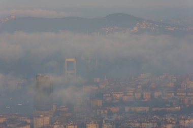Istanbul 'da sis gökdelenler