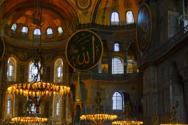 Внутрішня Частина Старовинної Базиліки Hagia Sophia Протягом Майже 500 Років — стокове фото