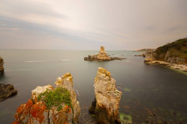 Şile Deniz Feneri (ile/İstanbul/Türkiye). Sile Deniz Feneri, İstanbul'un Şile semtinde yer alan ve Boğaz ve Karadeniz'e hizmet veren bir deniz feneridir. ile Deniz Feneri, iki lig biridir