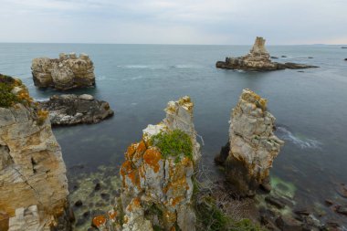 Şile Deniz Feneri (ile/İstanbul/Türkiye). Sile Deniz Feneri, İstanbul'un Şile semtinde yer alan ve Boğaz ve Karadeniz'e hizmet veren bir deniz feneridir. ile Deniz Feneri, iki lig biridir