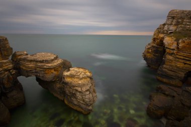 Şile Deniz Feneri (ile/İstanbul/Türkiye). Sile Deniz Feneri, İstanbul'un Şile semtinde yer alan ve Boğaz ve Karadeniz'e hizmet veren bir deniz feneridir. ile Deniz Feneri, iki lig biridir