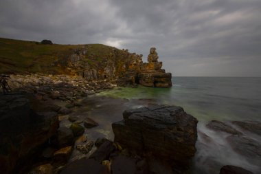 Şile Deniz Feneri (ile/İstanbul/Türkiye). Sile Deniz Feneri, İstanbul'un Şile semtinde yer alan ve Boğaz ve Karadeniz'e hizmet veren bir deniz feneridir. ile Deniz Feneri, iki lig biridir