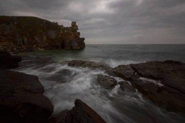 Şile Deniz Feneri (ile/İstanbul/Türkiye). Sile Deniz Feneri, İstanbul'un Şile semtinde yer alan ve Boğaz ve Karadeniz'e hizmet veren bir deniz feneridir. ile Deniz Feneri, iki lig biridir