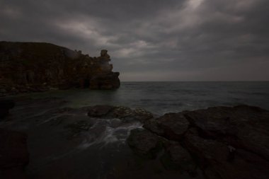 Şile Deniz Feneri (ile/İstanbul/Türkiye). Sile Deniz Feneri, İstanbul'un Şile semtinde yer alan ve Boğaz ve Karadeniz'e hizmet veren bir deniz feneridir. ile Deniz Feneri, iki lig biridir