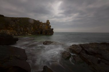 Şile Deniz Feneri (ile/İstanbul/Türkiye). Sile Deniz Feneri, İstanbul'un Şile semtinde yer alan ve Boğaz ve Karadeniz'e hizmet veren bir deniz feneridir. ile Deniz Feneri, iki lig biridir