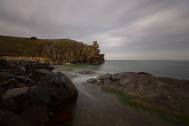 Şile Deniz Feneri (ile/İstanbul/Türkiye). Sile Deniz Feneri, İstanbul'un Şile semtinde yer alan ve Boğaz ve Karadeniz'e hizmet veren bir deniz feneridir. ile Deniz Feneri, iki lig biridir