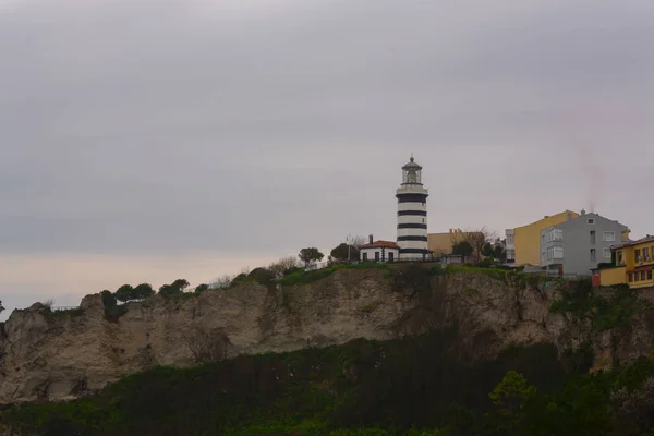 Shile Lighthouse (ile/Istanbul/Turkey). Sile Lighthouse is a lighthouse located in the Sile district of Istanbul, serving the Bosphorus and the Black Sea. ile Lighthouse, which is one of the two lig