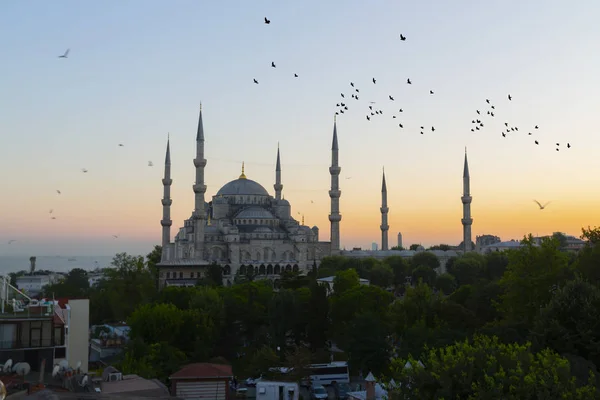 土耳其伊斯坦布尔的蓝色清真寺 苏丹阿赫迈特 清真寺装饰有马雅特别为斋月 写信给马哈亚 11个月的苏丹 — 图库照片