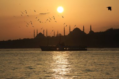 istanbul silueti ve gün batımı / Türkiye