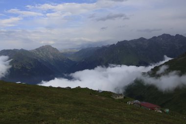 Kaçkar dağlarında Ambarlı yaylasının panoramik manzarası, Karadeniz, Rize, Türkiye