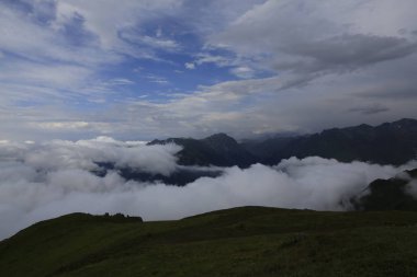 Kaçkar dağlarında Ambarlı yaylasının panoramik manzarası, Karadeniz, Rize, Türkiye