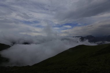 Kaçkar dağlarında Ambarlı yaylasının panoramik manzarası, Karadeniz, Rize, Türkiye