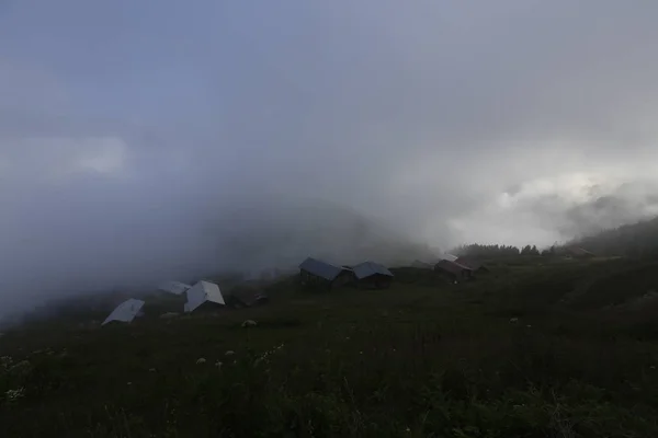 Vesnické Domy Mraky Zelená Tráva Pokut Highland Rize Turecko Černomořská — Stock fotografie