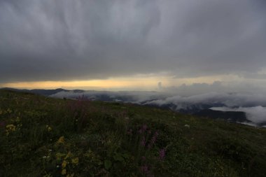 Kaçkar dağlarında Ambarlı yaylasının panoramik manzarası, Karadeniz, Rize, Türkiye