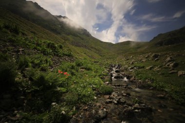 Kaçkar dağlarında Ambarlı yaylasının panoramik manzarası, Karadeniz, Rize, Türkiye