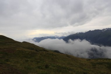Kaçkar dağlarında Ambarlı yaylasının panoramik manzarası, Karadeniz, Rize, Türkiye
