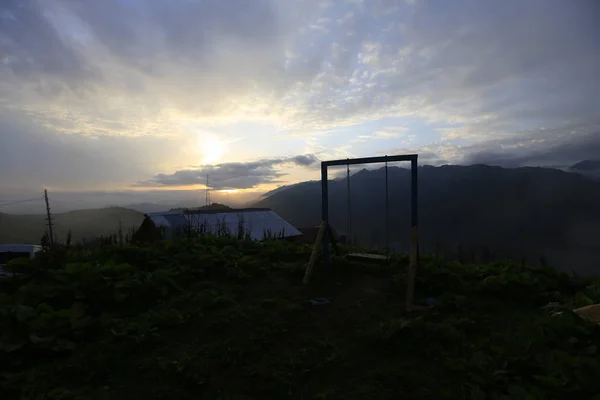 Nebel Erreicht Das Gito Plateau Landschaftsbild Von Nebel Und Vieh — Stockfoto