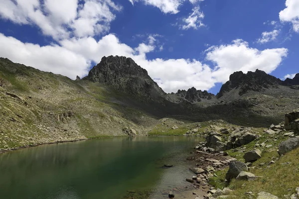 Montanhas Foggy Kackar Refletidas Lago Geleira — Fotografia de Stock