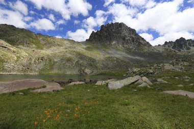 Sisli Kaçkar dağları buzul gölüne yansıdı