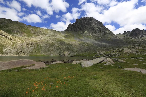 Foggy Kackar Montagnes Reflétées Dans Lac Des Glaciers — Photo