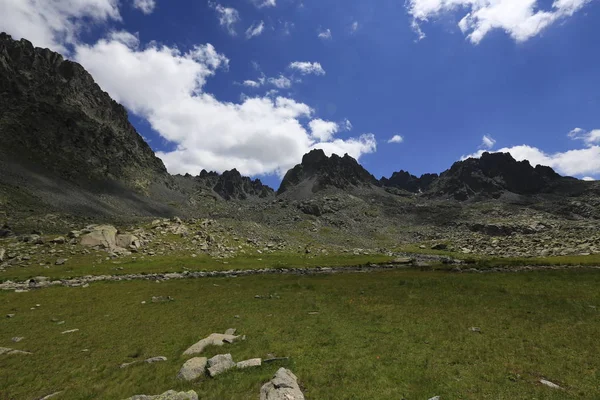 Foggy Kackar Montagnes Reflétées Dans Lac Des Glaciers — Photo