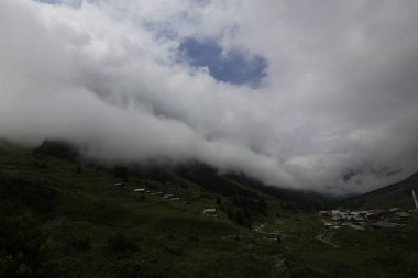 Türkiye 'nin Karadeniz bölgesinde Rize' nin Elevit tepelerinden güzel bir manzara.