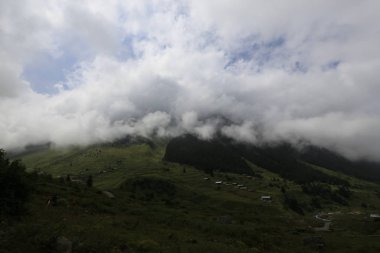 Türkiye 'nin Karadeniz bölgesinde Rize' nin Elevit tepelerinden güzel bir manzara.