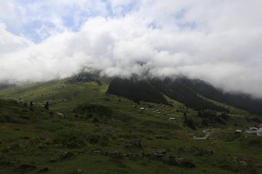 Türkiye 'nin Karadeniz bölgesinde Rize' nin Elevit tepelerinden güzel bir manzara.