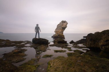 Deniz, ağaçlar ve bulutlu hava. Kadıköy,Kırklareli/Türkiye