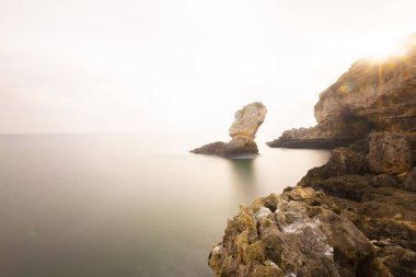 Deniz, ağaçlar ve bulutlu hava. Kadıköy,Kırklareli/Türkiye