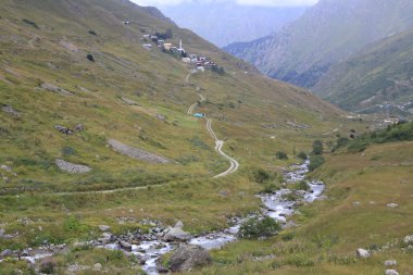 Karadeniz ve Türkiye'de Vercenik Dağı'nın zirvesine yürüyen dağcılar.