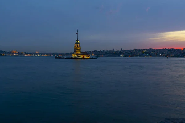 Maidenin Torni Istanbul Yksi Turkin Tärkeimmistä Arvokkaimmista Arkkitehtonisista Ikoneista — kuvapankkivalokuva