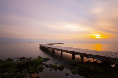 Sekapark, İzmit, Kocaeli. Deniz kıyısındaki güzel doğal park. Türkiye 'de gün batımı deniz manzarası.