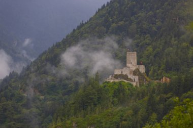 Çamlıhemşin, Rize, Türkiye Zil Kalesi, Ayrıca Zilkale Kalesi olarak da bilinir. Zilkale Kalesi