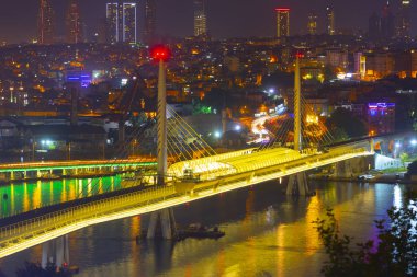 İstanbul gecesi ve köprüler