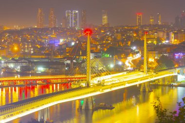 İstanbul gecesi ve köprüler