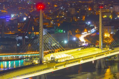 İstanbul gecesi ve köprüler