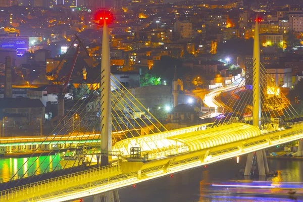 伊斯坦布尔之夜和桥梁 — 图库照片