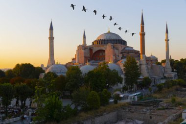 Ayasofya Kubbe ve minareler gün batımında eski İstanbul, Türkiye 'de